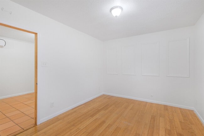 Building Photo - 402 Bomar St