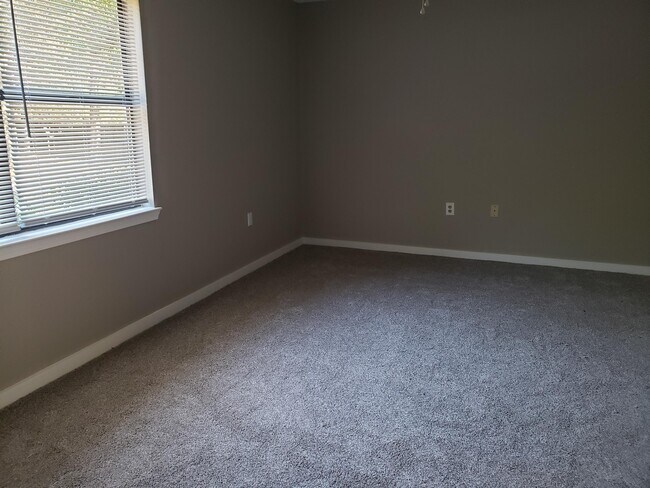 Building Photo - 62 4th Ave