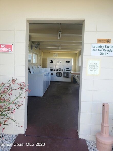 Building Photo - 250 N Banana River Dr