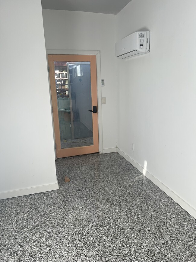 Entrance - 2330 Effie St