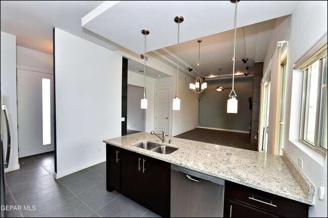 Building Photo - 5973 Cartagena Cir