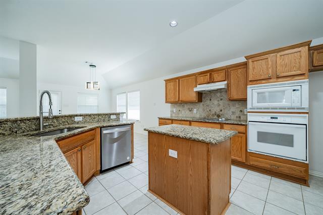 Building Photo - 910 Crater Lake Ct