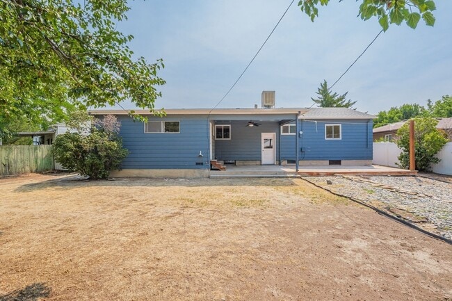 Building Photo - 1913 2nd Ct
