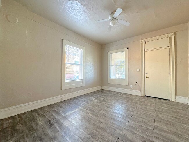 Building Photo - Central EL Paso(close to downtown) 1 bed/1 bath duplex. Water/Trash Service Included