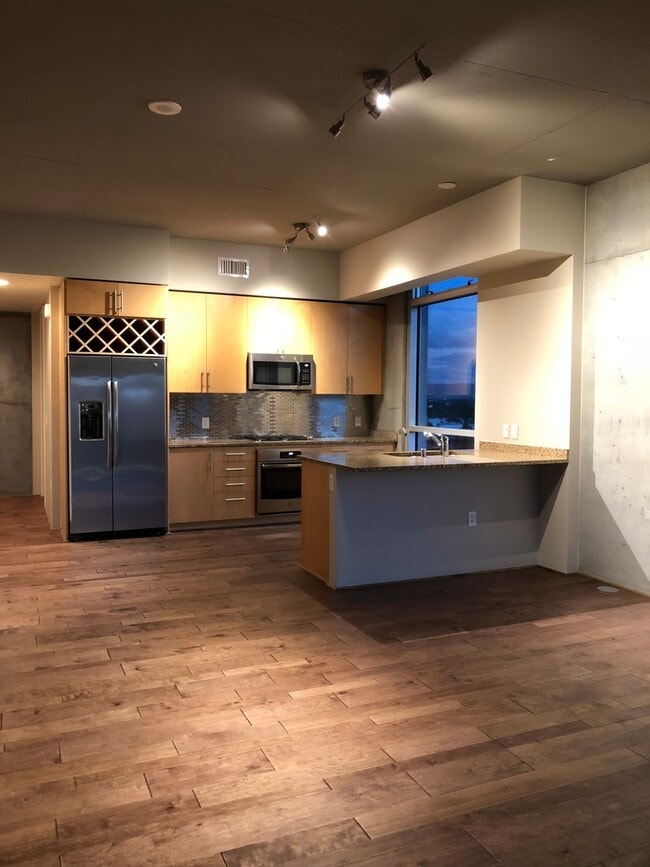 Building Photo - Gorgeous Juhl Unit For Lease