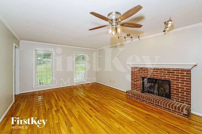 Building Photo - 1313 Colonial Way