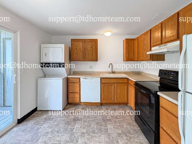 Building Photo - "Charming 2-Bed Retreat in Tacoma – Cozy 7...