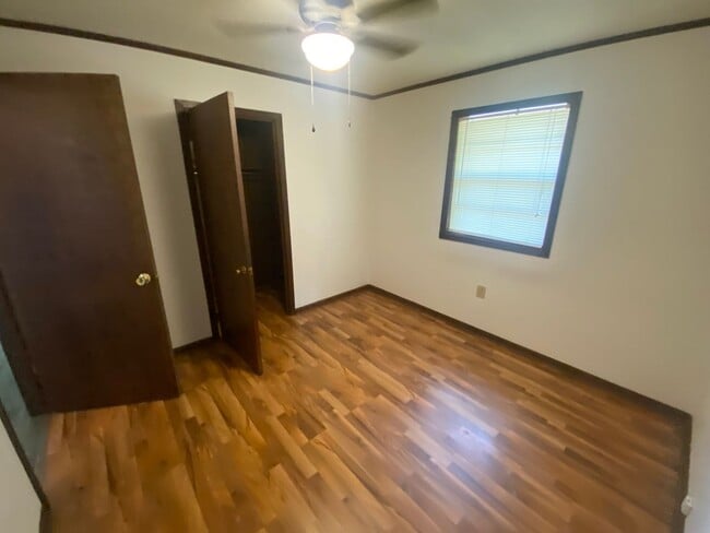 Building Photo - 115 Blair St