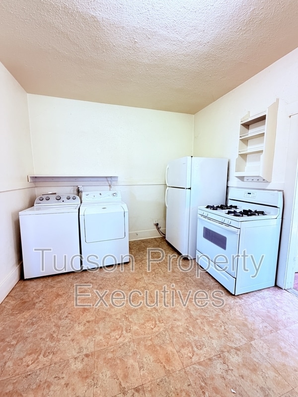 Building Photo - 722 E Drachman St