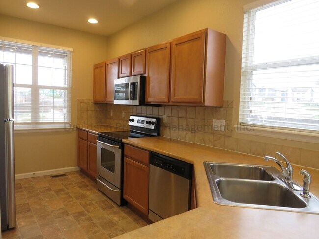 Building Photo - 7641 Autumn Knoll Dr