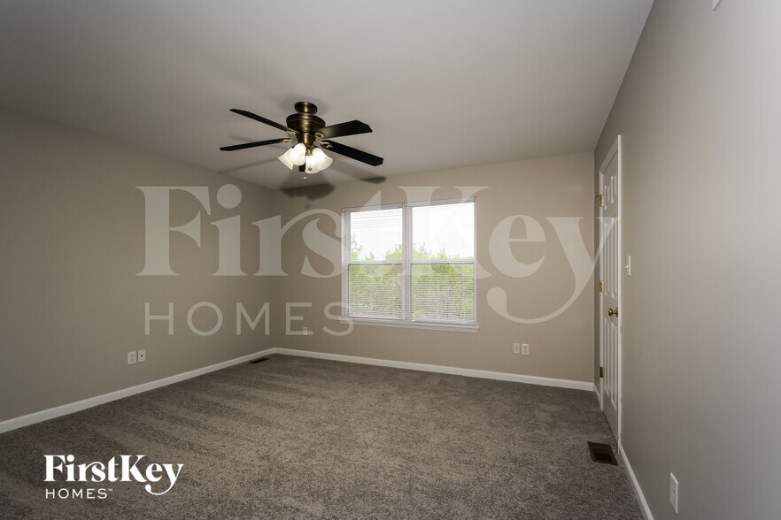 Building Photo - 721 Wayland Dr