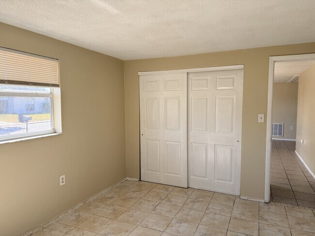 Building Photo - 7303 Deerfield Dr