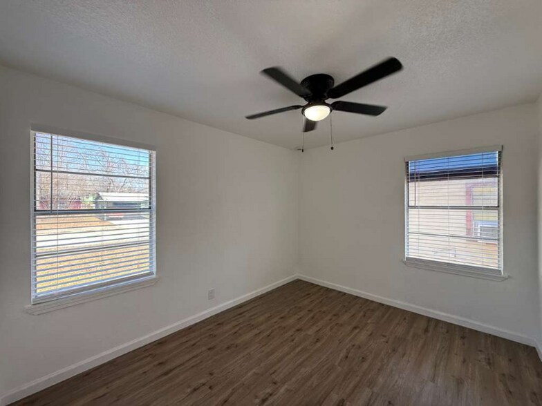 Building Photo - 230 Craigmont Ln