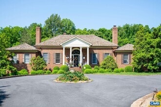 Building Photo - 935 Garth Rd