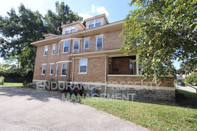 Building Photo - 2539 Melrose Ave