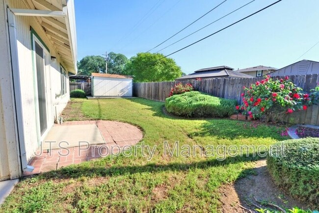 Building Photo - 6069 Kingwood Cir