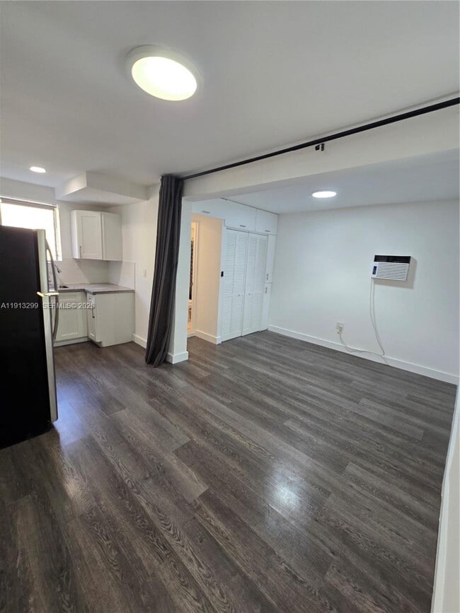 Building Photo - 1629 SW 6th St