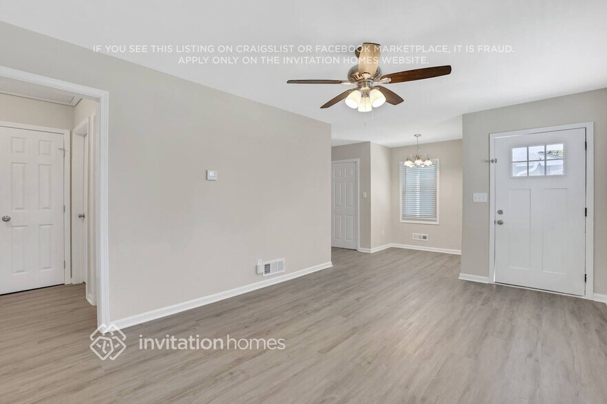 Building Photo - 2032 Rebecca Ln
