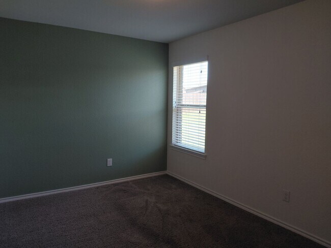 Building Photo - 4/2/3 located within 3 miles of Weatherford High School