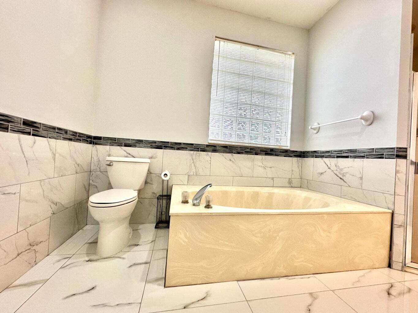 Building Photo - 1219 Baycourt Is