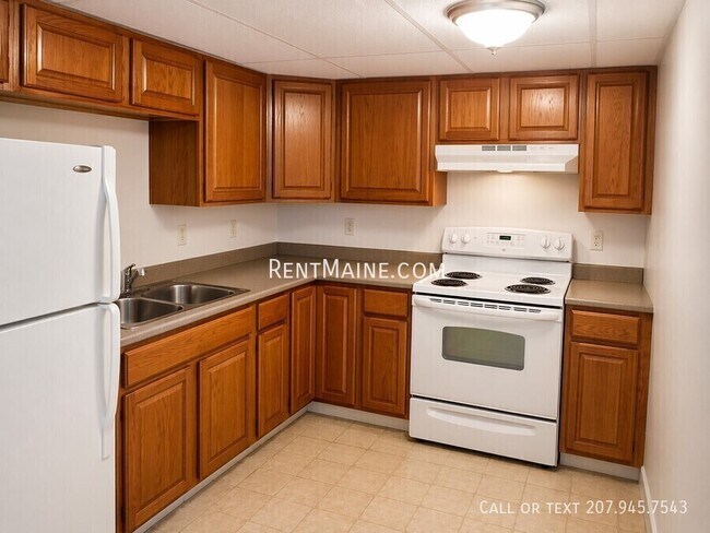 Building Photo - 104 Main St