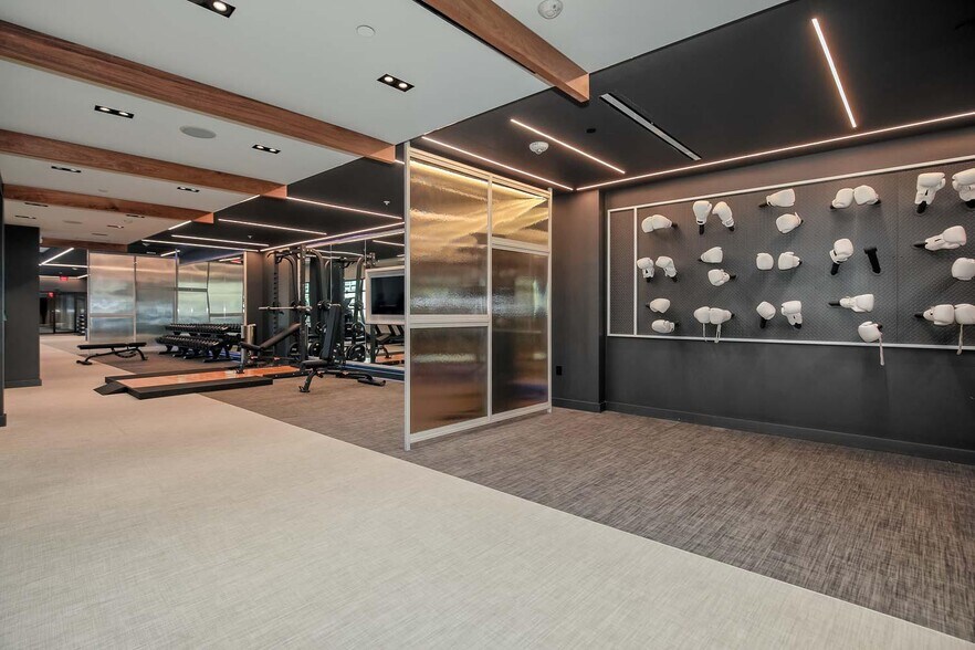 Building Photo - 350 Maple Dr SW