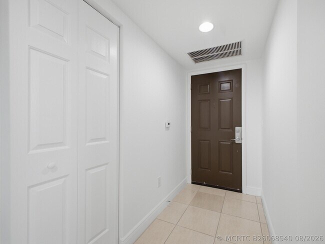 Building Photo - 610 Clematis St
