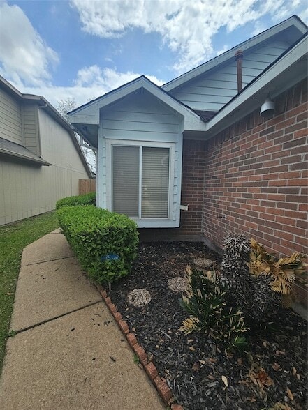 Building Photo - 17051 Carbridge Dr