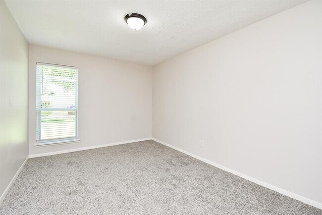 Building Photo - 2931 Jenny Dr