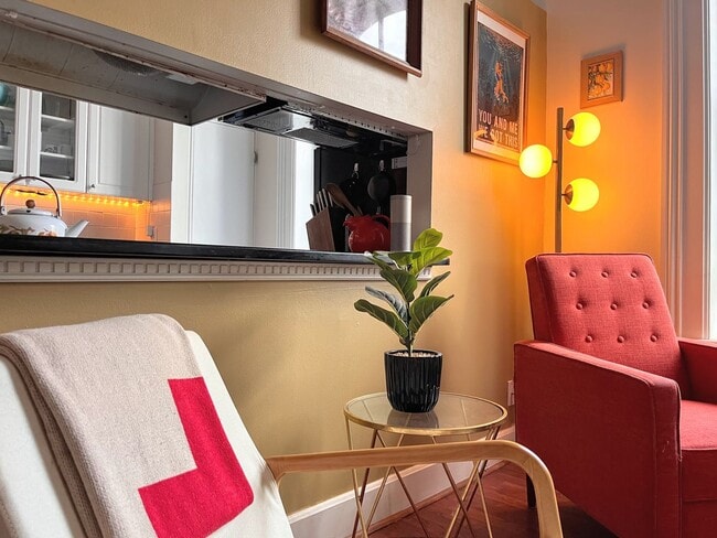 Building Photo - Comfortable One Bedroom Condo For Rent - C...