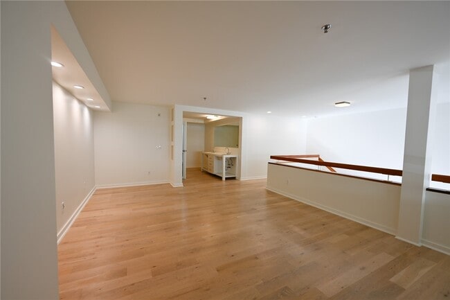 Building Photo - 615 Hampton Dr