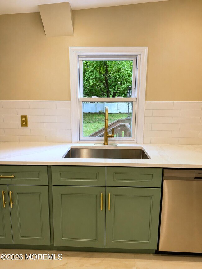 Building Photo - 253 Parkview Ter