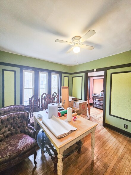 Primary Photo - 6540 N Lakewood Ave