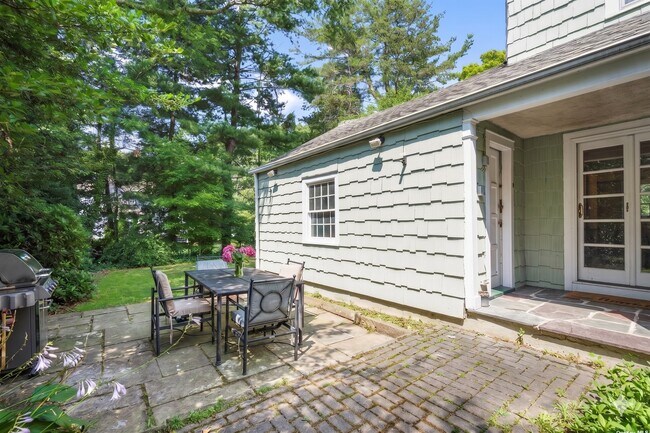 Building Photo - 224 Mamaroneck Rd