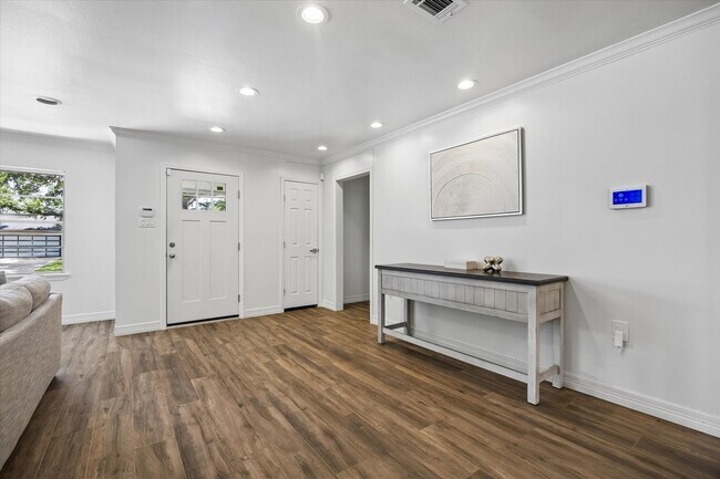 Building Photo - 2811 Conway St