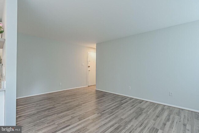 Building Photo - 8000 Le Havre Pl