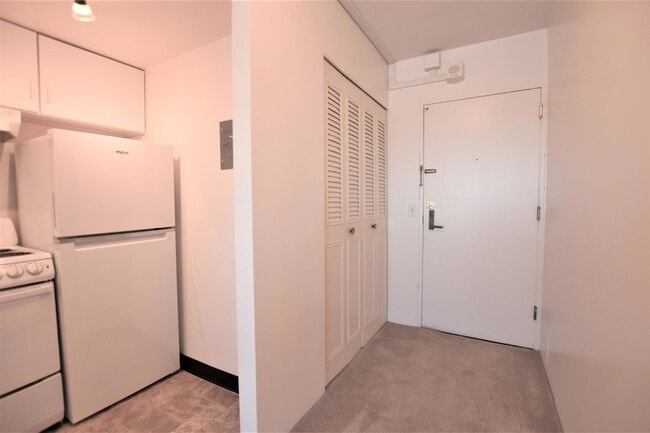 Building Photo - 555 E William St