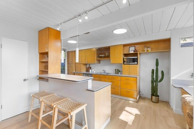 Building Photo - 729 Stendhal Ln