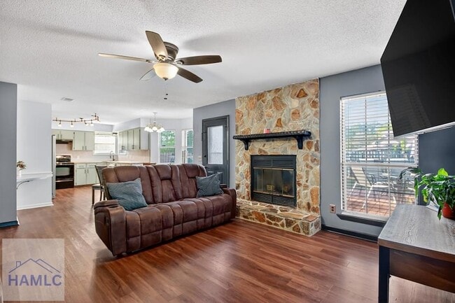 Building Photo - 606 Windhaven Dr