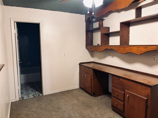 Building Photo - 415 Zinn Dr