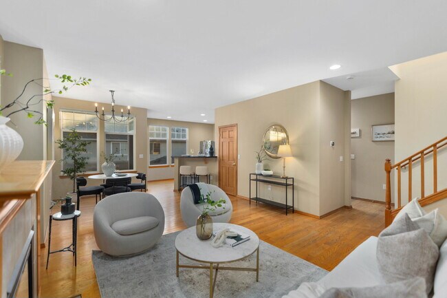 Building Photo - Beautiful End-Unit Townhome in Highland Parc | Water & Sewer Included!- AVAILABLE NOW FOR RENT!!