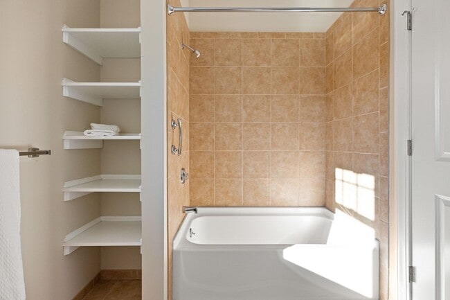 Building Photo - Danvers Updated 3 Bed 2 Bath | Top Floor Condo | Avail Now