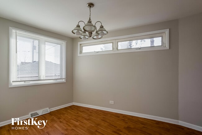 Building Photo - 4033 Gremley Ave
