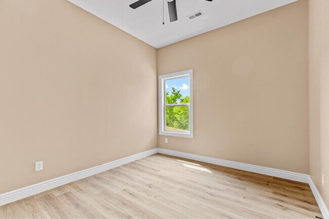 Building Photo - 106 E Mills Rd