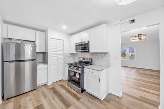 Building Photo - 27151 Farringdon Ave