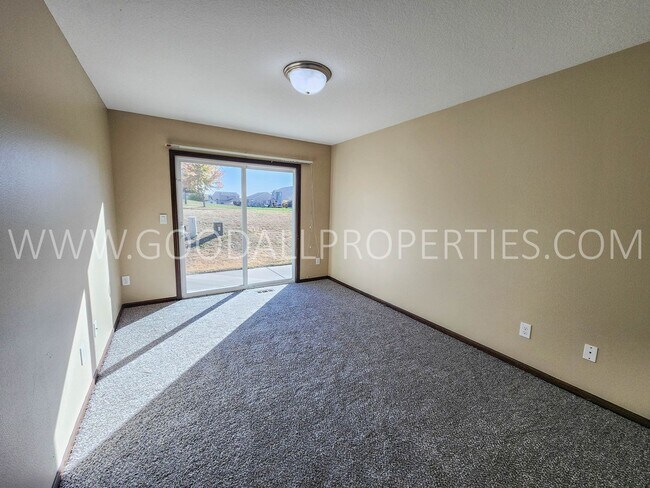 Building Photo - Great Deal in Ankeny! 3 Bedroom 2.5 bath with basement finished in Northwest Ankeny