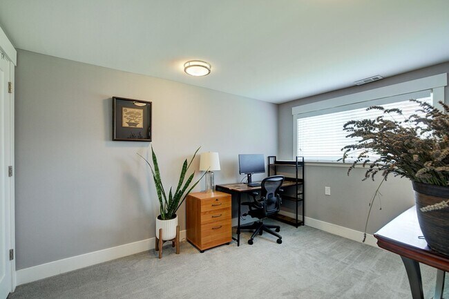 Building Photo - 5bd/2.5ba Edmonds Home