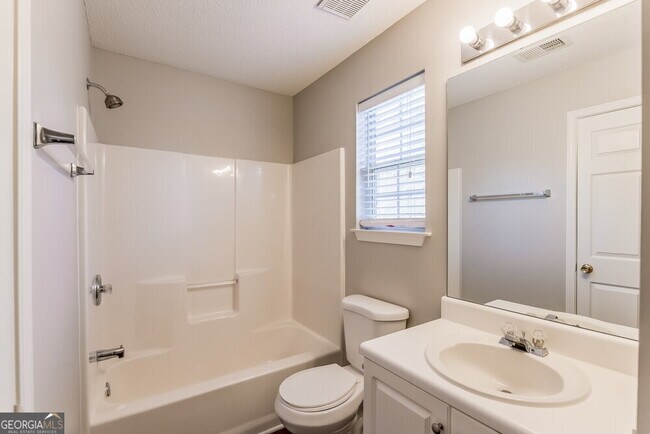 Building Photo - 2222 Serenity Dr NW