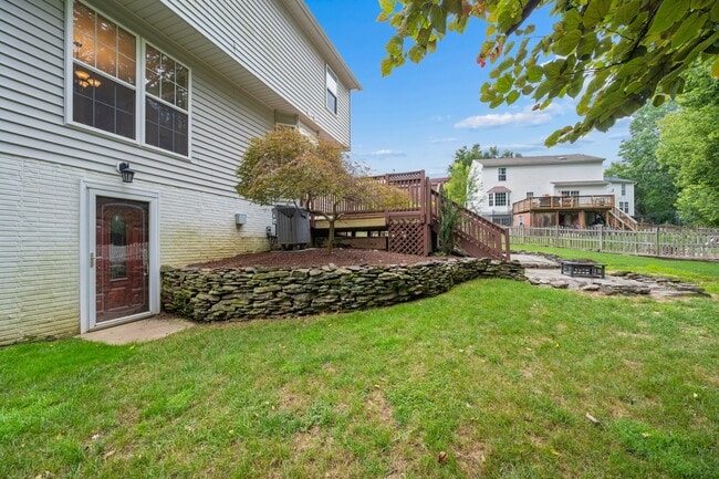 Building Photo - 5562 Sponseller Ct