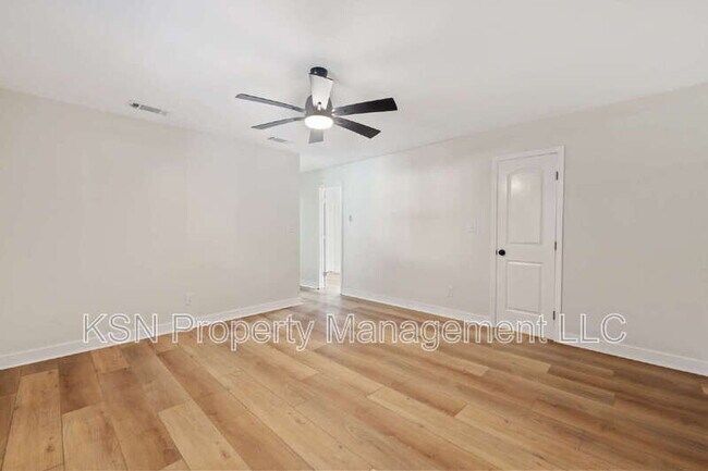 Building Photo - 286 Cushing Dr